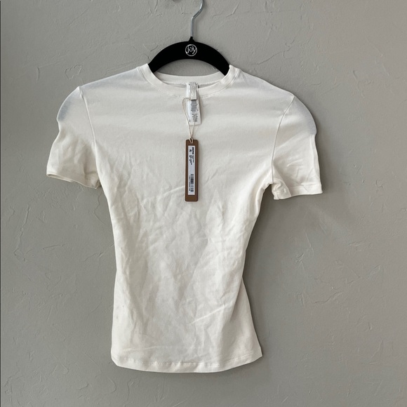 SKIMS Tops - 🤍SKIMS COTTON JERSEY T-SHIRT IN MARBLE XXS XS S